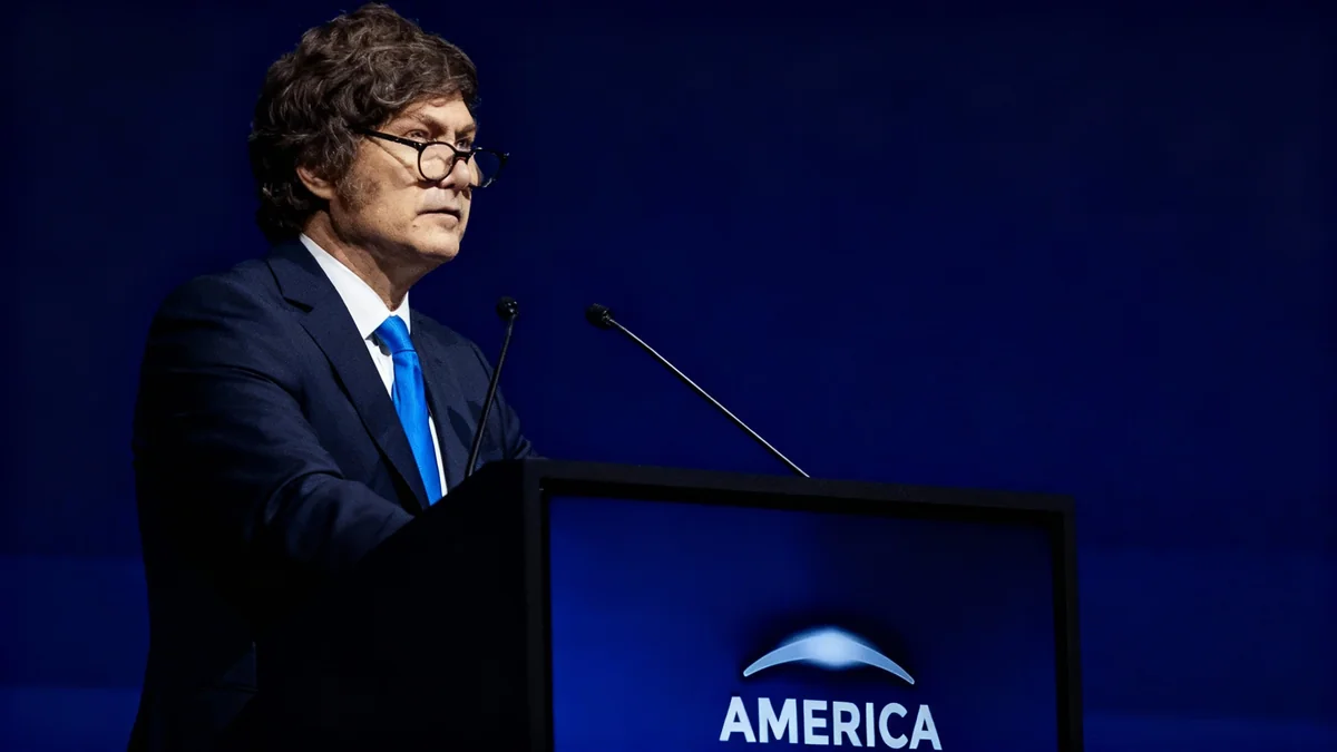 Pimco Advises Argentina to Float Peso