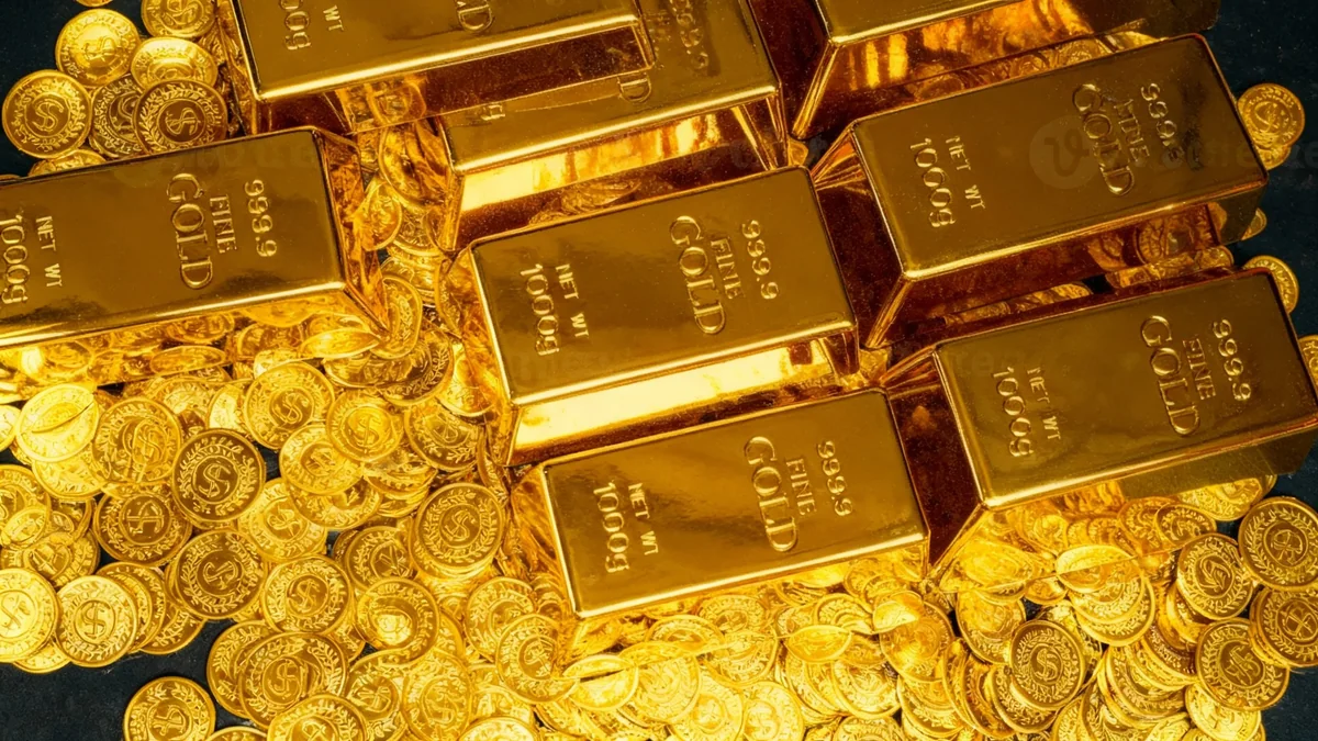 Gold Prices Ease as Dollar Gains and Fed Rate Cut Bets Cool