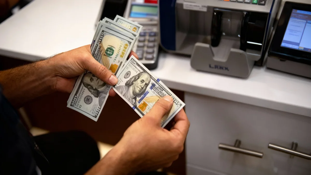 Iraqi Dinar Sees Minor Fluctuation Against US Dollar